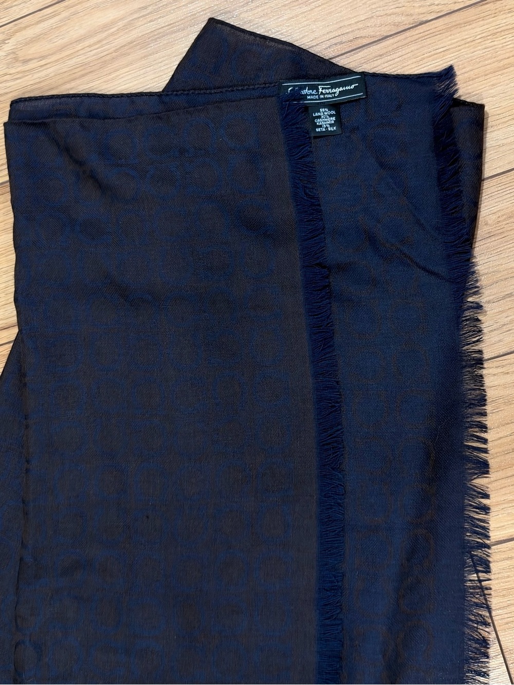 Salvatore Ferragamo scarf made of wool/cashmere/silk blend